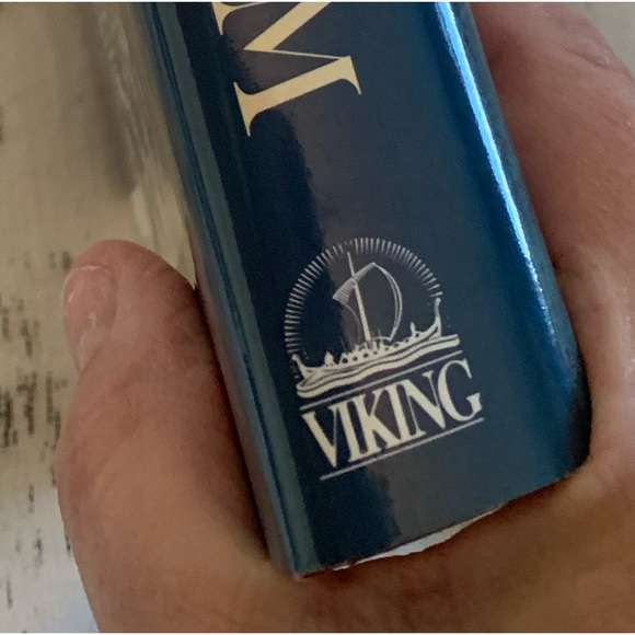 Hardcover Book The Home Team. Author Roy MacGregor. A classic! Like new. - Picture 6 of 6